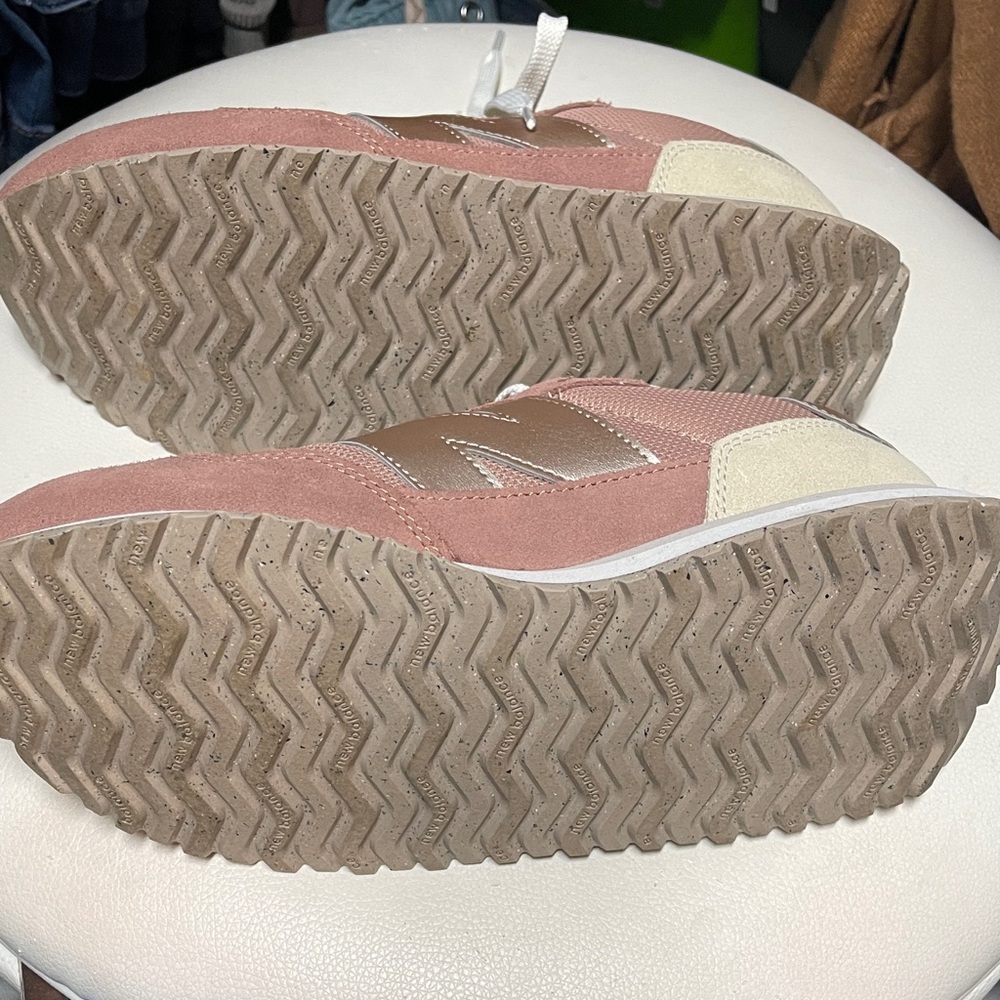 New Balance 237 Women's Rose and Beige Sneakers 8.5 - Picture 5 of 7
